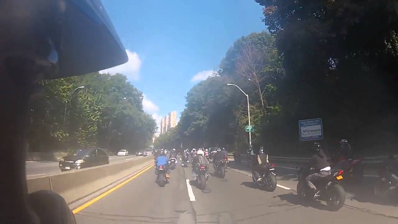 Range Rover Runs Over Group Of Bikers In New York City! Smashes Car windows