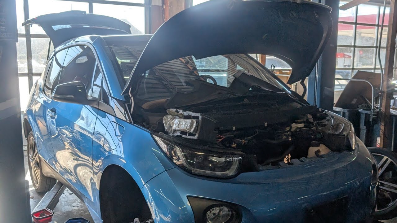 Устройство увеличения запаса хода BMW 230i 2017 года выпуска, отключение высоковольтной гибридной...