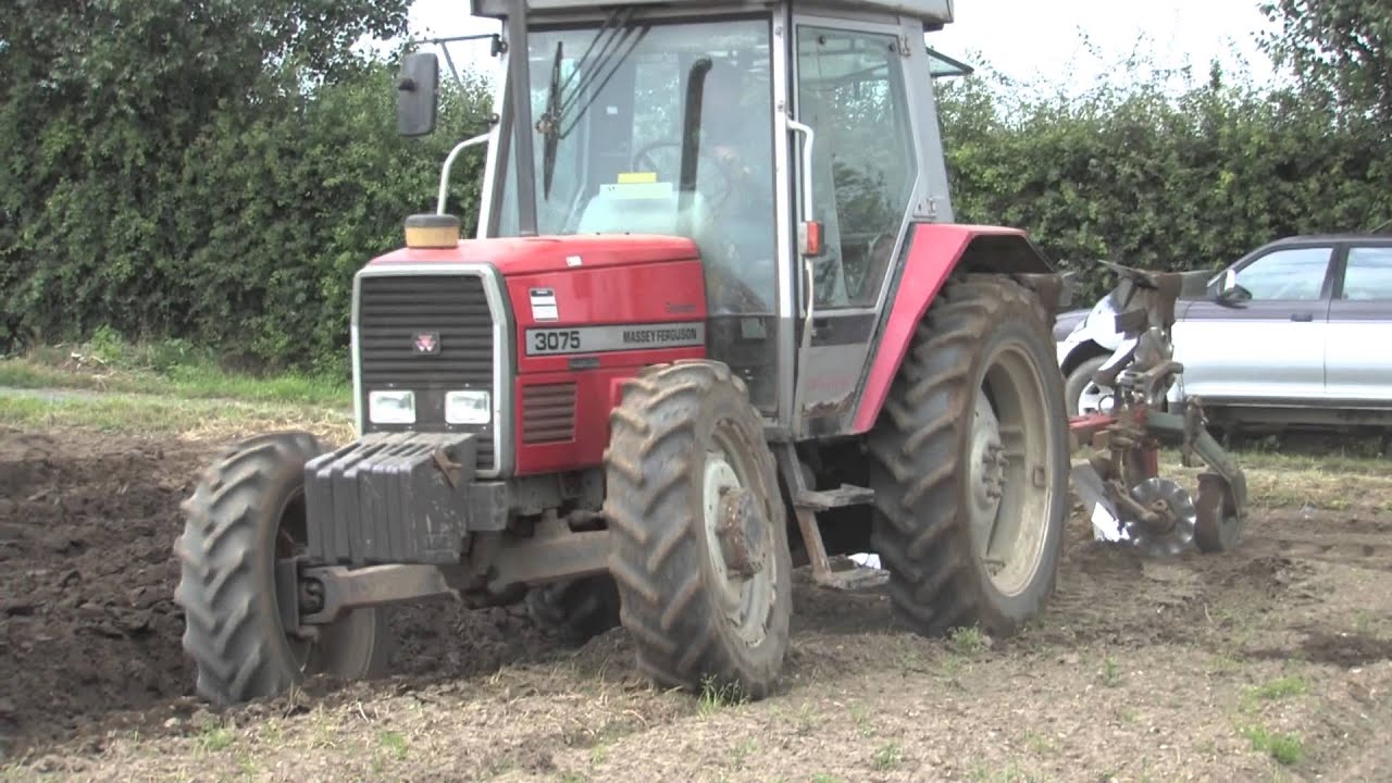 Massey Ferguson MF 3075, ploughing Fenland silt. 08/07/2014.