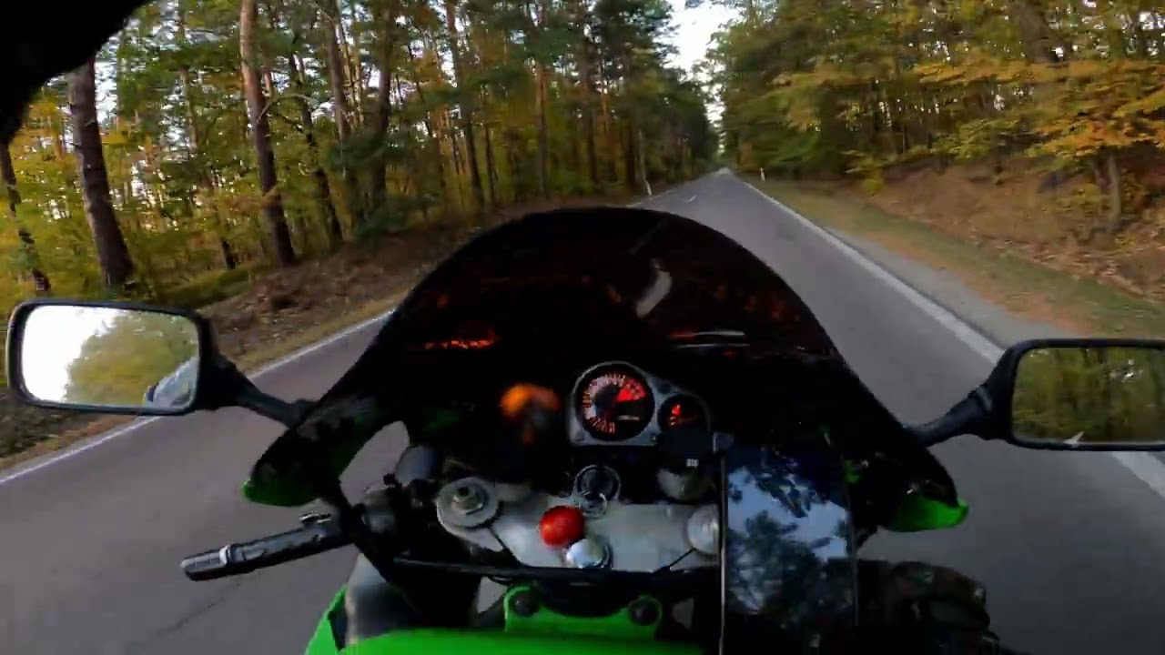 Kawasaki Ninja ZX7R autumn blast | Raw exhaust sound