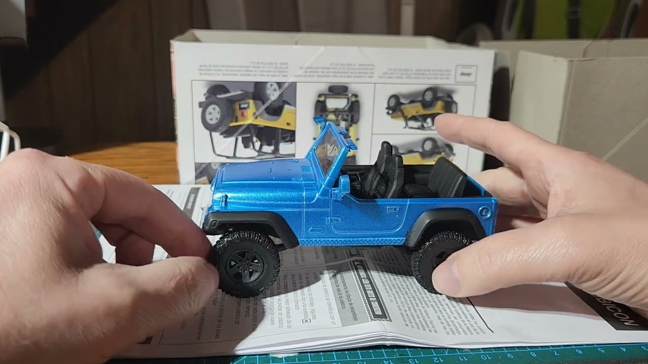 bench update on Revell jeep wrangler #automobile #plasticmodel #plasticmodelcars