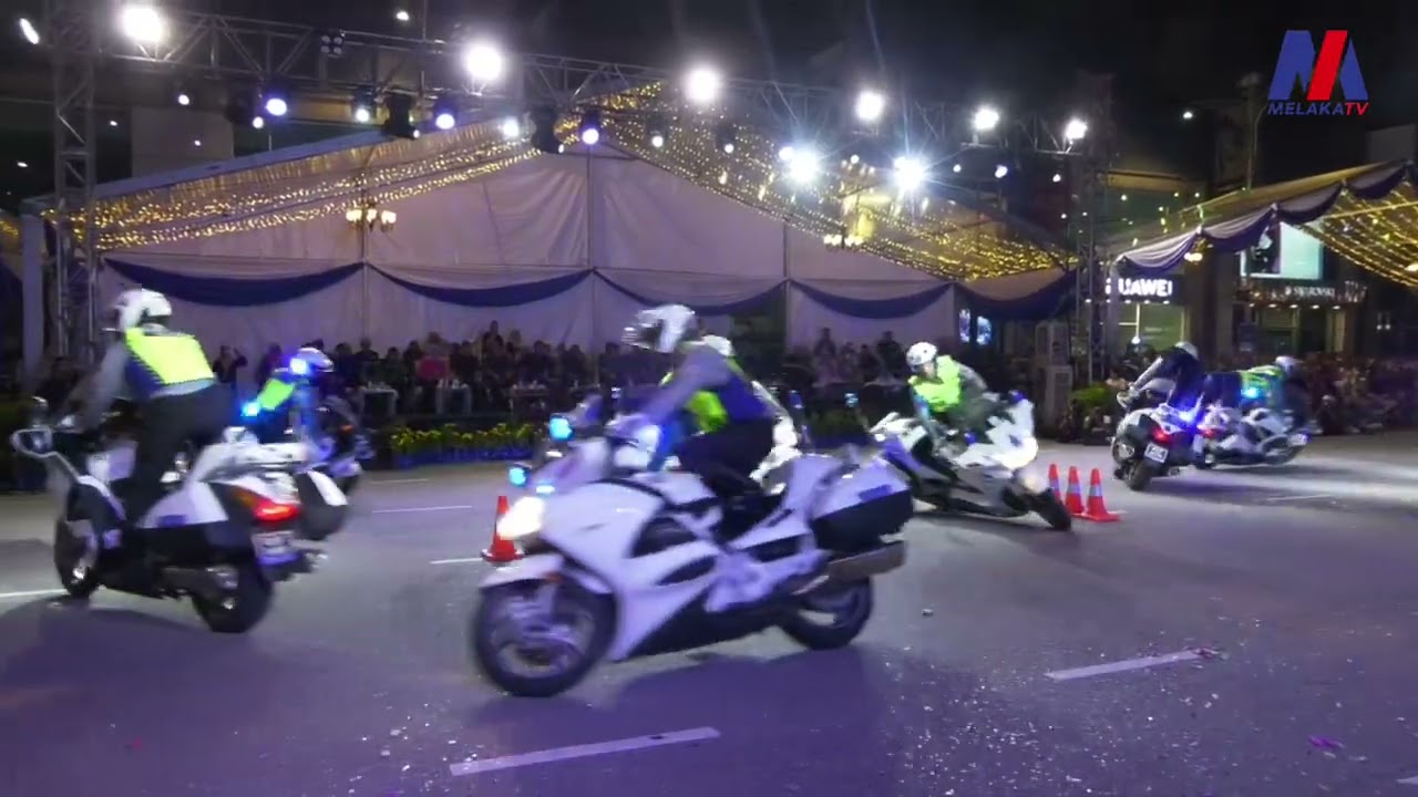 AKSI POLIS MEMUKAU LEBIH 10,000 PENGUNJUNG