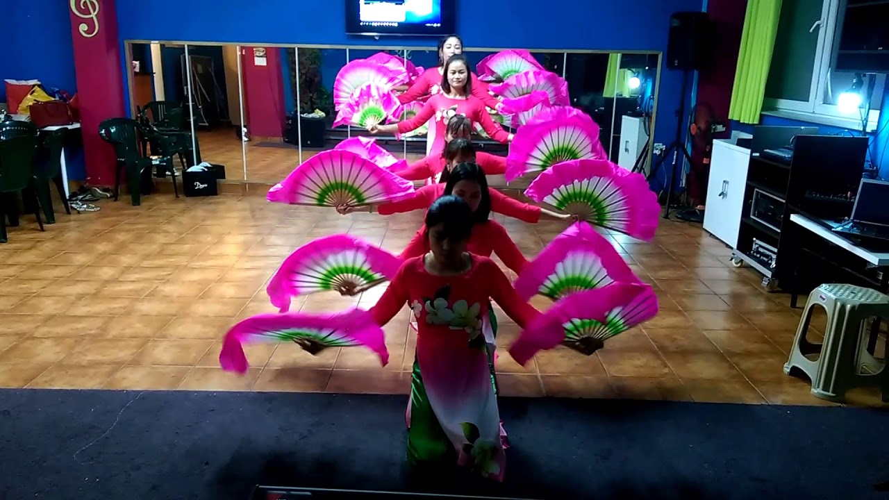 Mùa Xuân làng lúa làng hoa