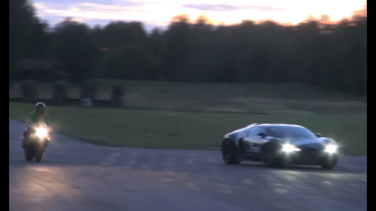 [4k] RACE Suzuki GSX-R1000 vs Bugatti Veyron 16.4 50-300+ km/h ALL OUT BATTLE