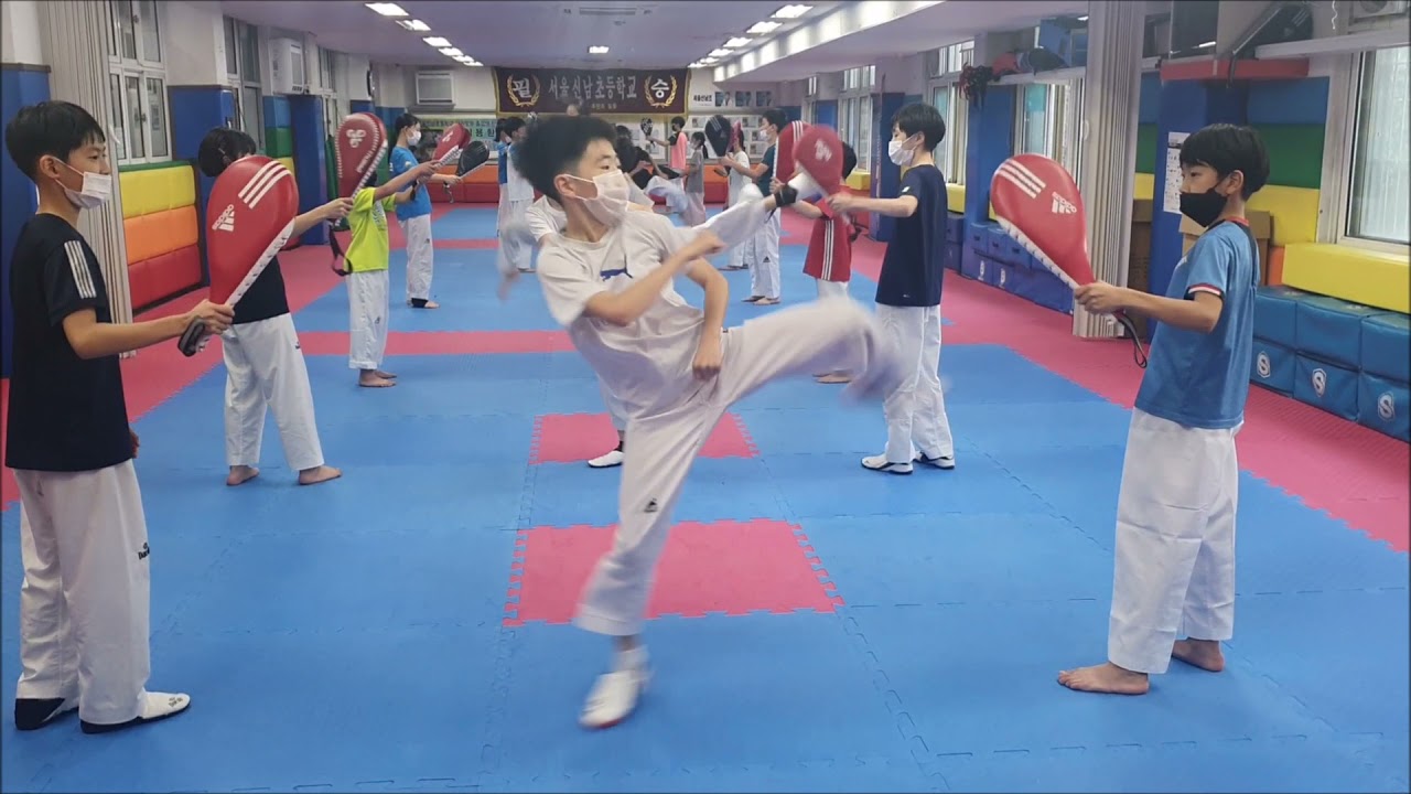 3인1조 발차기