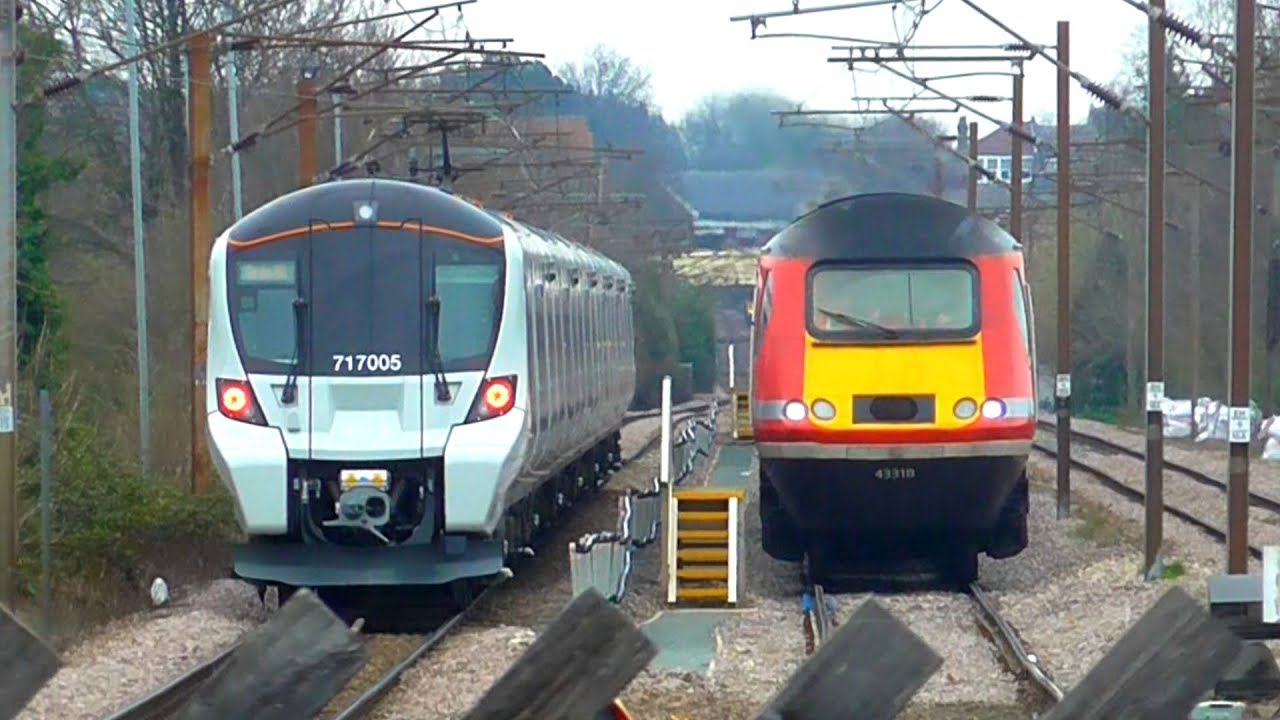 Trains at Bowes Park - 22/03/19