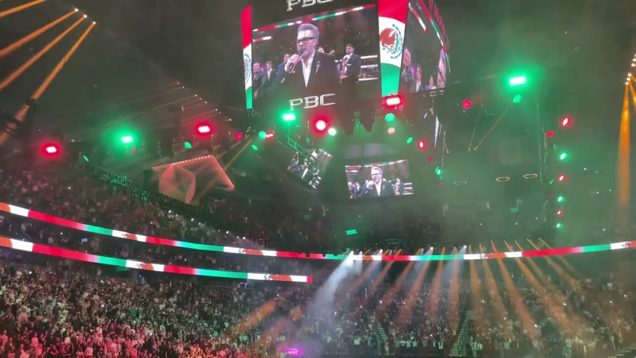 Himno nacional de Mexico por Mijares en Canelo vs Munguia