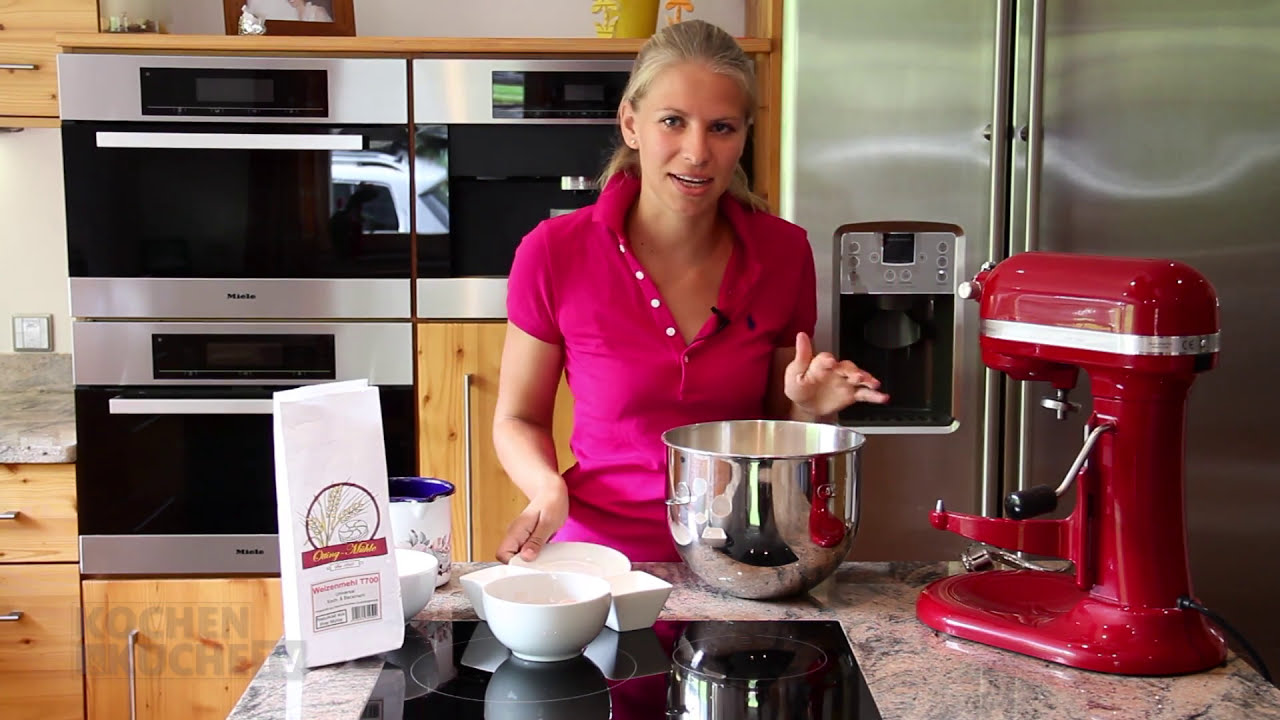 Buchteln selber backen mit Christina - Backrezept von Kochen & Küche - Das ländliche Kochmagazin
