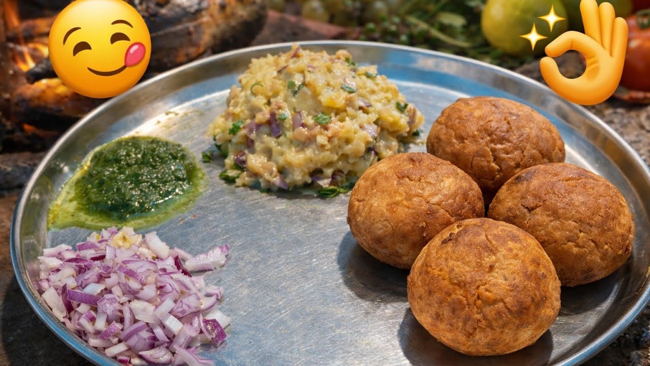 Desi Litti Chokha!😋 Bihar Ka Famous Swad! Ghee Wali Litti ChokhaEk Baar Khaoge, Baar-Baar Banaoge!