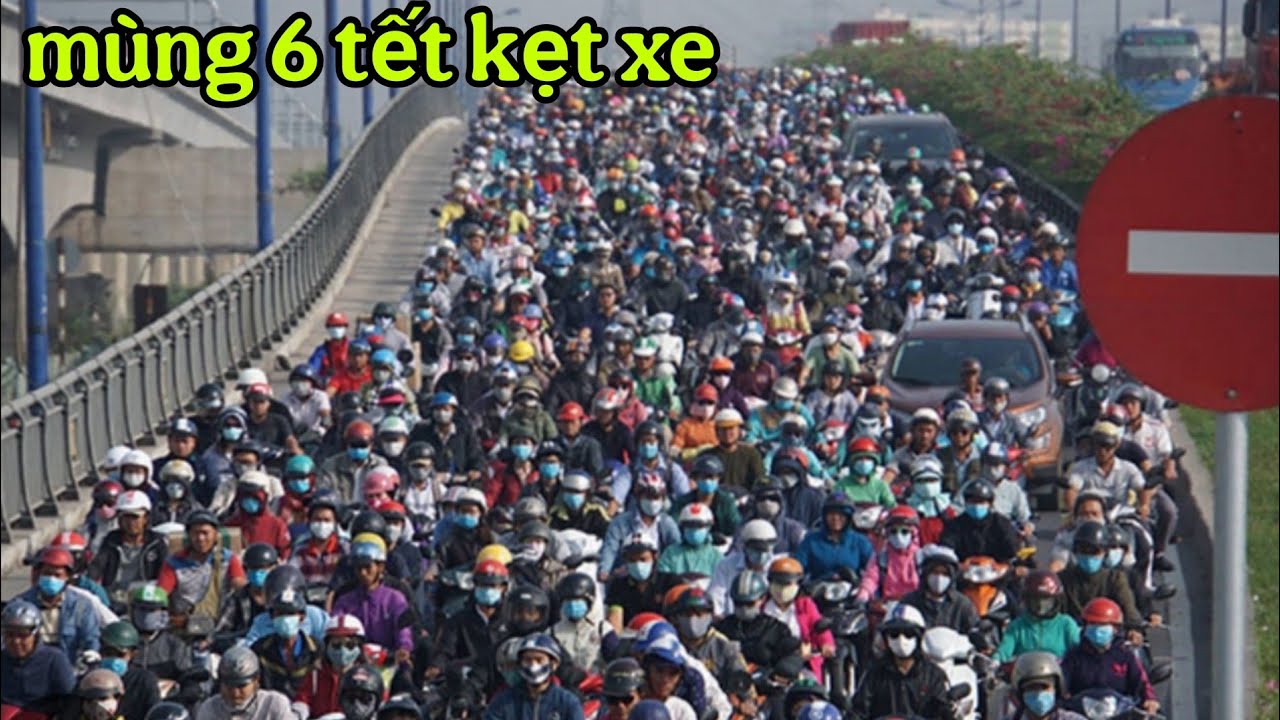 Mùng 6 tết nhiều người dân đi làm xa kẹt xe mười mấy tiếng