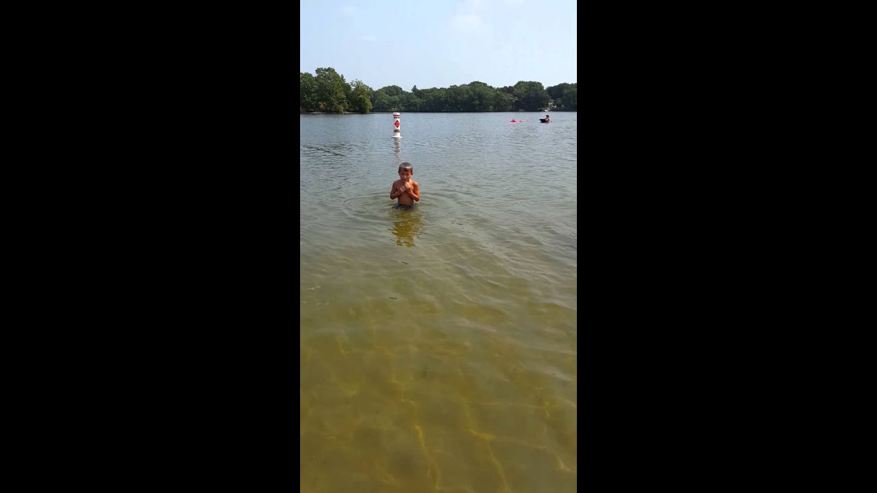 Rieden swimming under water