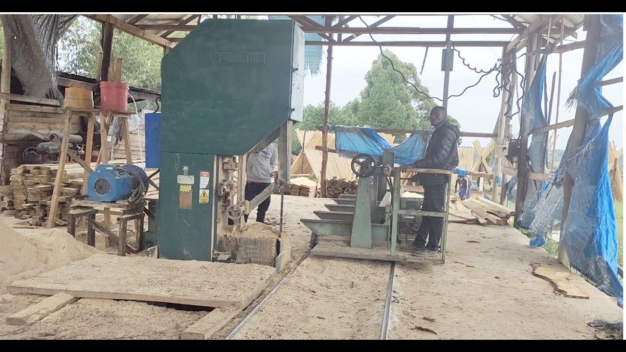 KIWANDA CHA KUPASUA MBAO (MAFINGA) KINACHOMILIKIWA NA KANISA LA MORAVIAN JIMBO LA KUSINI.