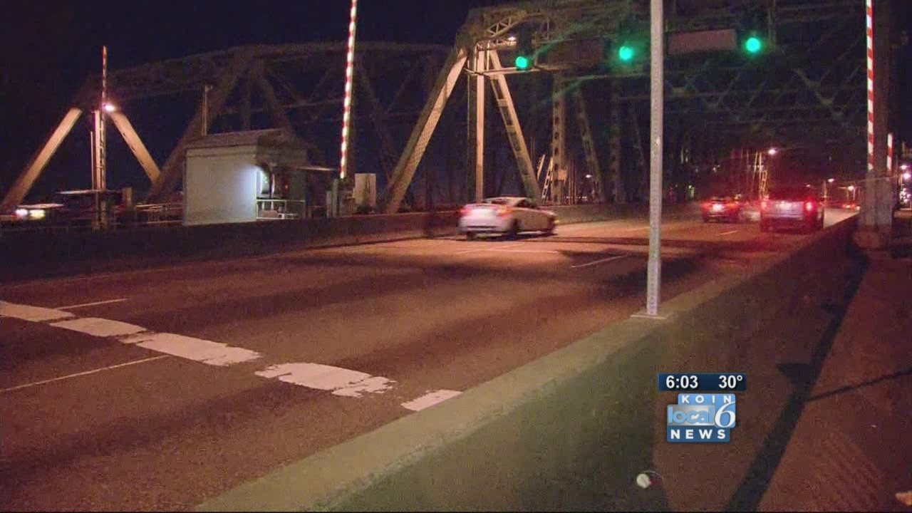 Southbound Interstate Bridge reopens after problem with roller