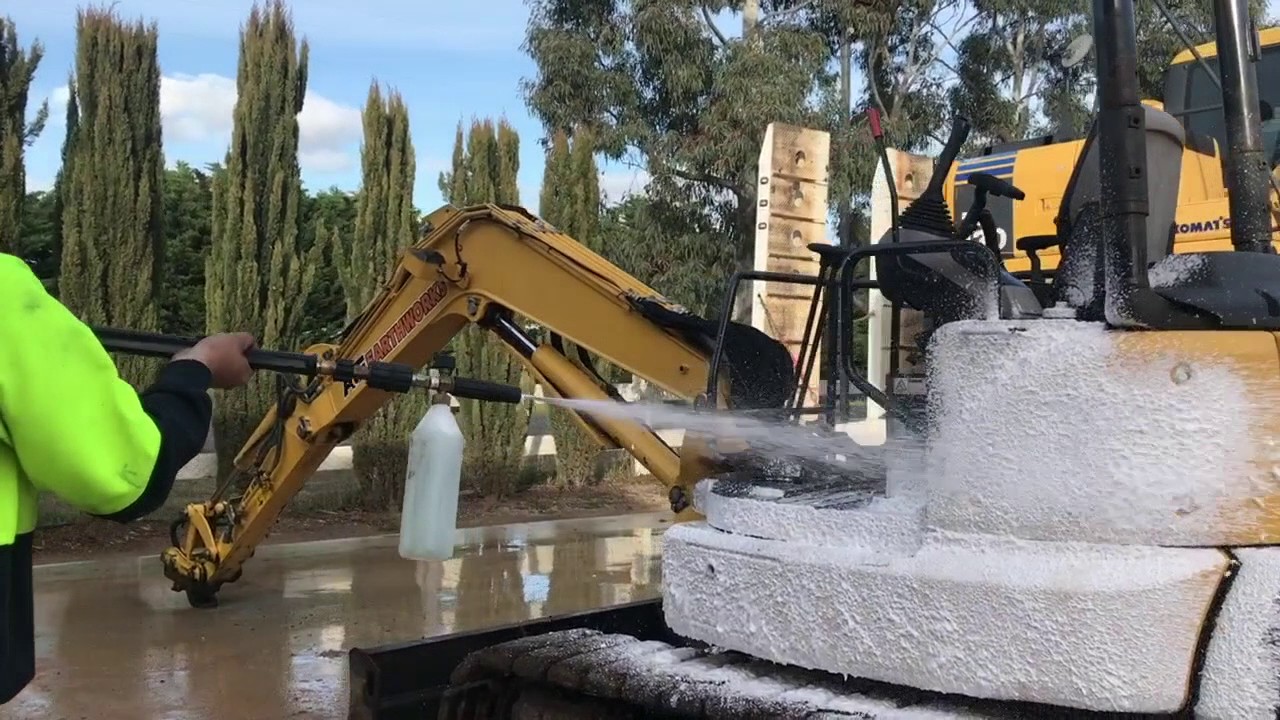 How to Easy Wash an Excavator in 15 min