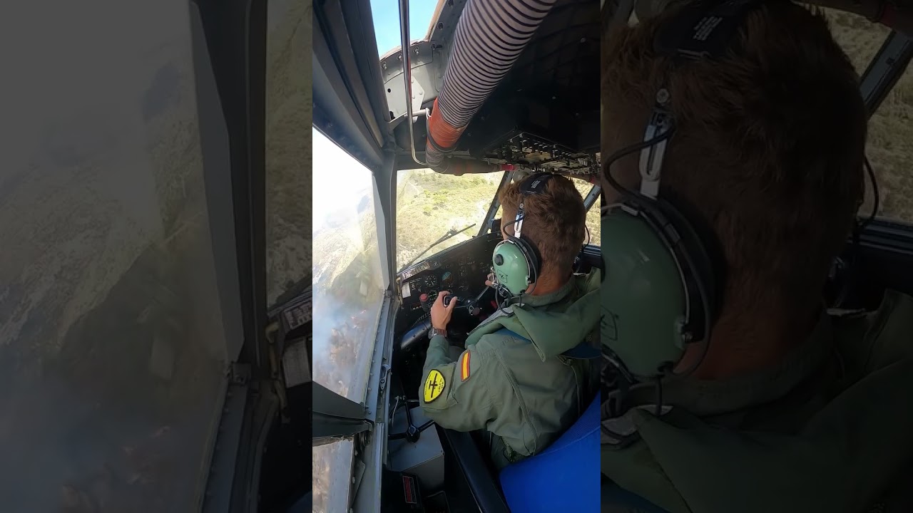 Inside the cockpit of a CL-215 Water-dropping #firefightingaircraft #lawildfires