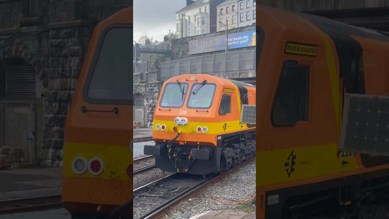 IE 220 pushes 4008 out of cork #train #trainspotting #cork #railway #irishrail