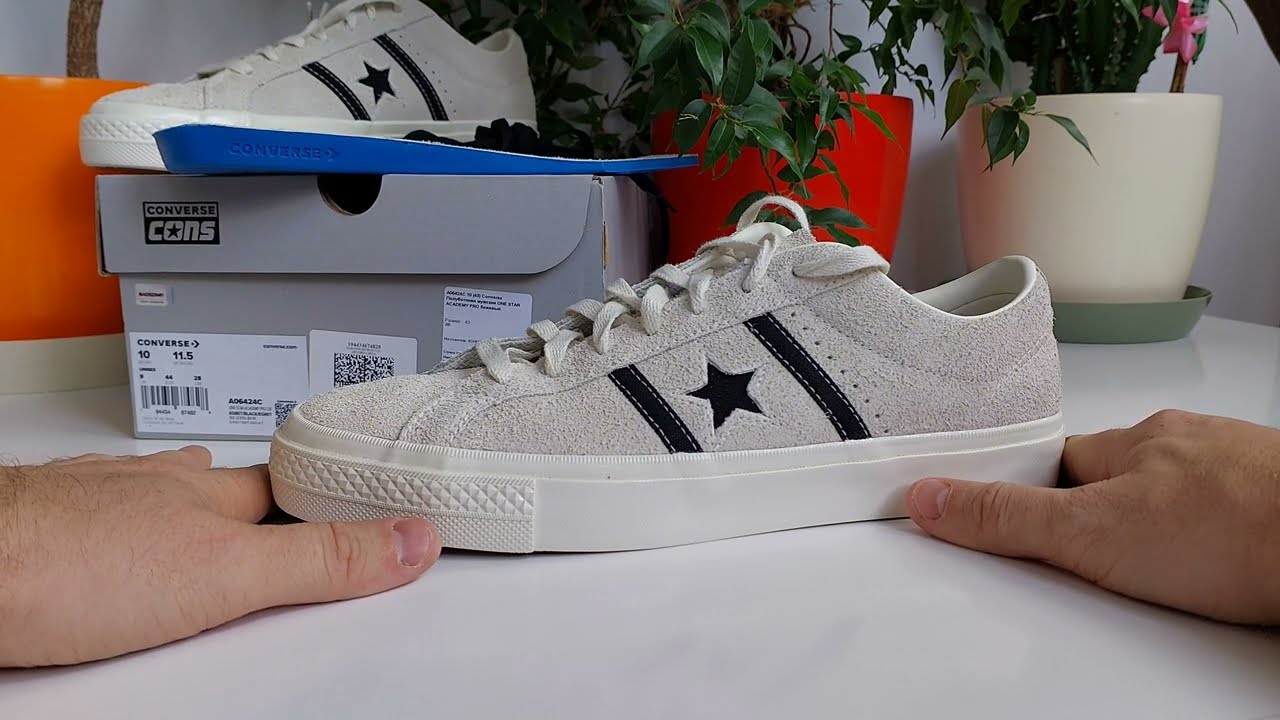 Converse One Star Academy Pro.