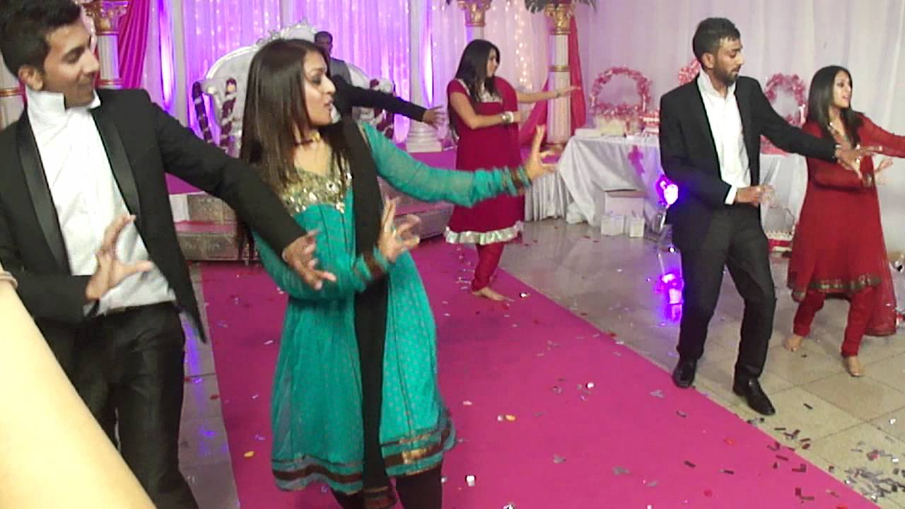Marjaani & Chammak Challo dance  - Brinda, Mavu, Amran, Abi, Matu & Laura