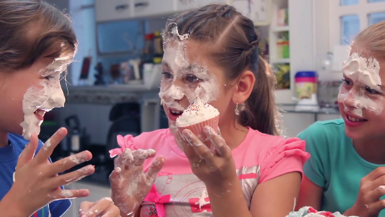 DESAFIO TORTA NA CARA - Mileninha Stepanienco - 8 anos