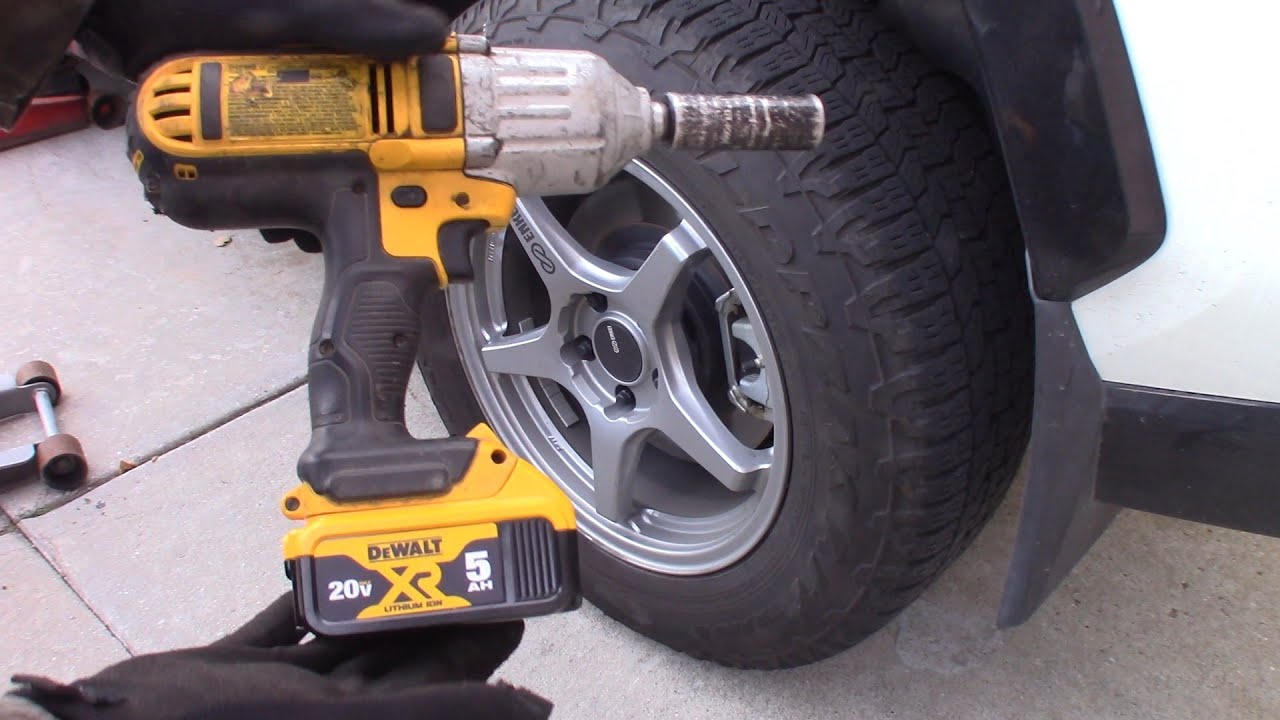 Тест на вращение шин при использовании ударного гайковерта Dewalt DCF889