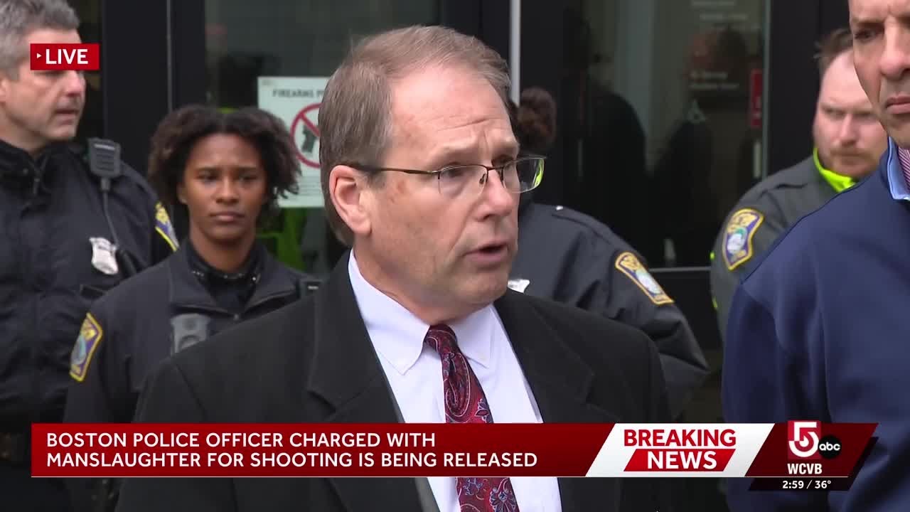 Адвокат и профсоюз выступили в поддержку бостонского полицейского, обвиняемого в непредумышленном...
