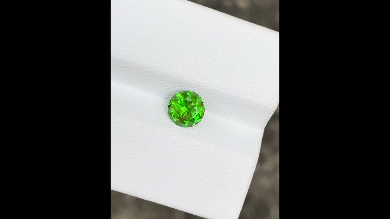 0.93 Carats | Vivid Green Demantoid Garnet  Round Cut Natural Russian Gemstone 