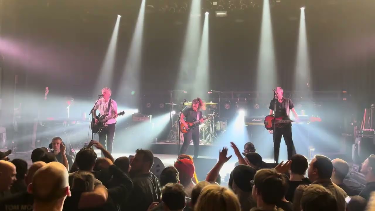 Vulgaires Machins - Me croire seul à me croire inutile ( Live @ Théâtre Beanfield, Mtl, 2026-03-13 )
