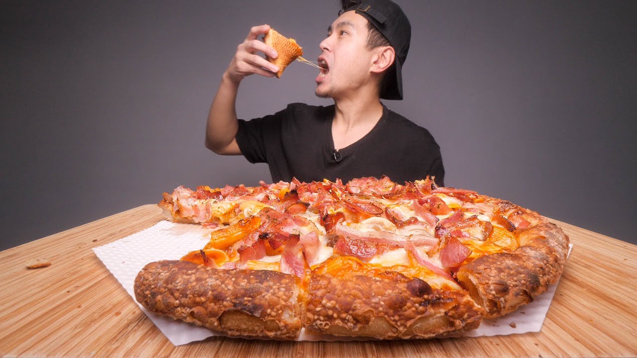 Adult Mac & Cheese Pizza