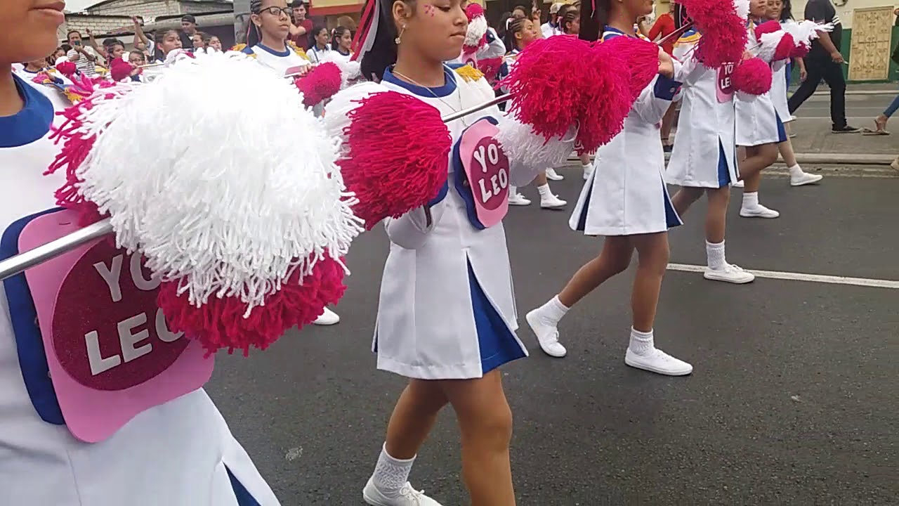 Defile de las bastoneras mas bonitas del 28 de mayo