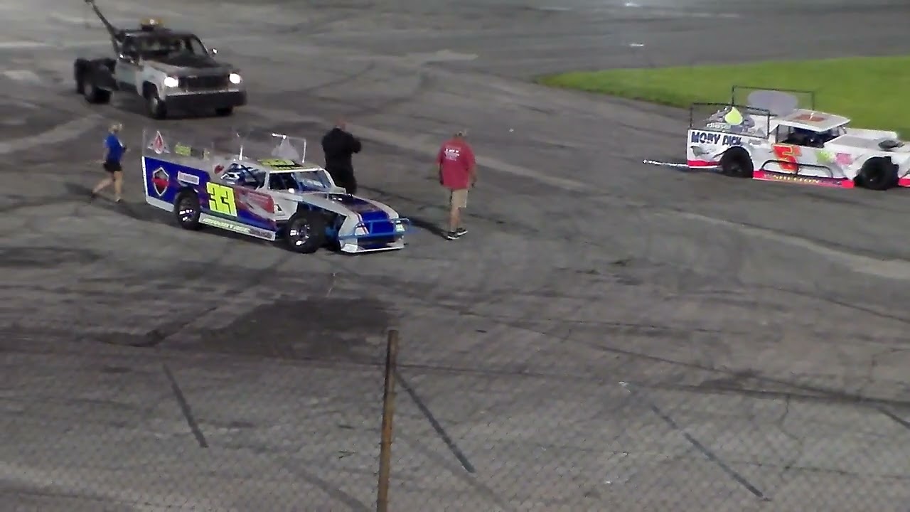 Sportsdrome   Modified Figure 8 Big Crash Last Nite