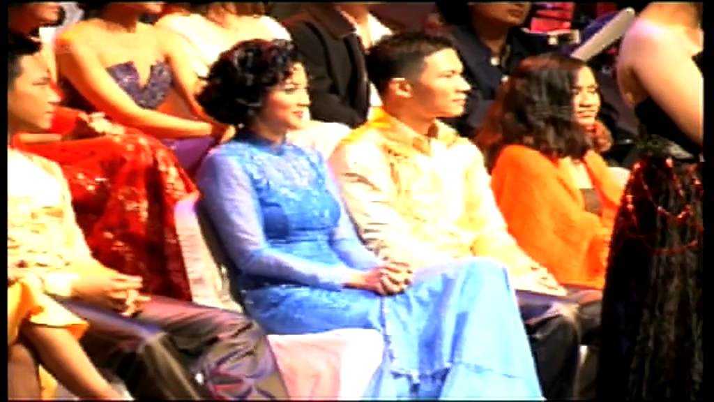 8 Tahun Pacaran, Desy Ratnasari Putus?