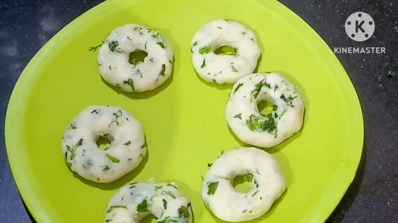 15 मिनिटात कुरकुरीत रव्याचे मेंदू वडे |Instant Rava Mendu Vada | lavanyas recipe