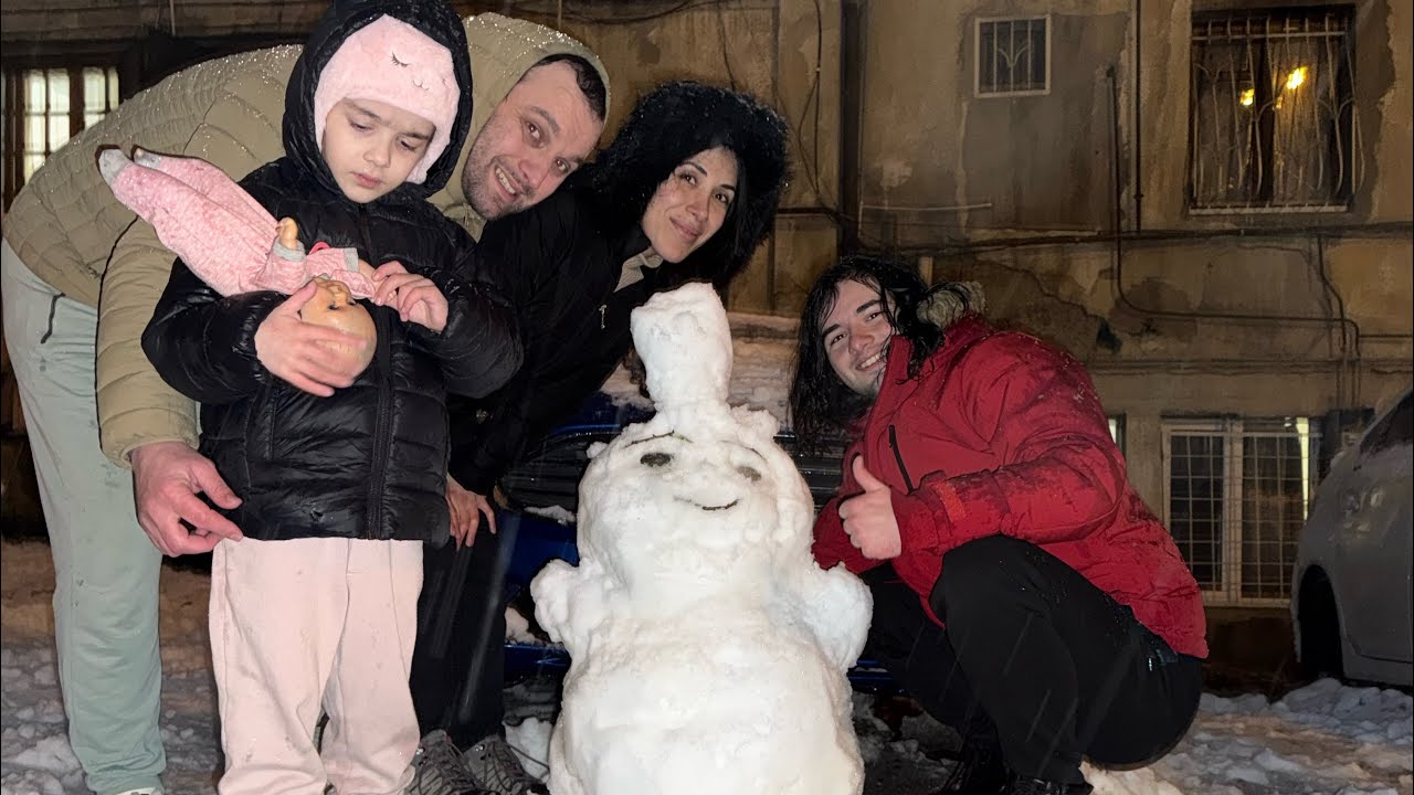 19 იანვარი 🤍❄️მადო ჩამოდის ეზოში ვაკეთებთ თოვლის პაპას