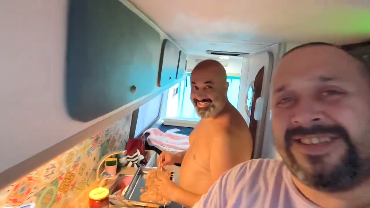 Karavanımıza Rüzgardan Etkilenmeyen Karavan Tente Ayağı taktık.