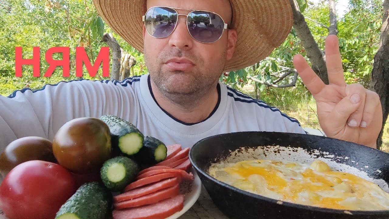 МУКБАНГ ЯИЧНИЦА с луком/ОБЖОР колбаса и овощи