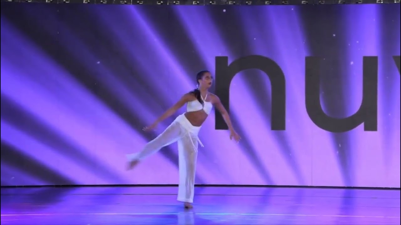 The Last Applause (Emily Polis)