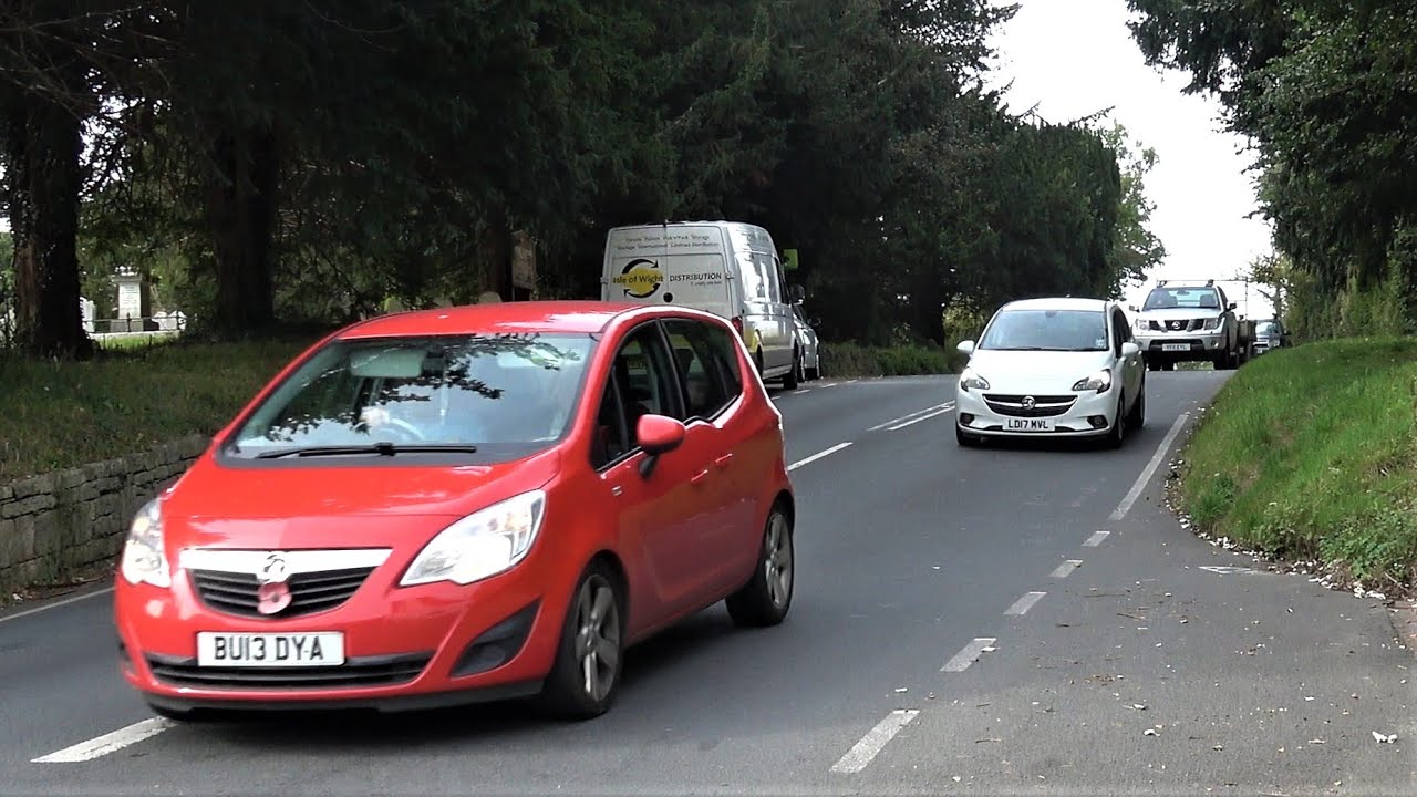 Coast Walk: Cowes to Yarmouth, Isle of Wight, UK: AVOID. DANGEROUS ROUTE. 16.5miles.