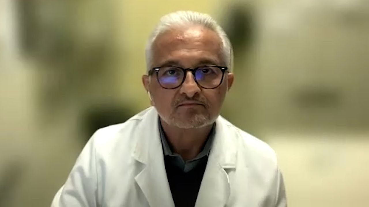 How can chromosomal and mutation abnormalities in chronic MPN inform clinical decision making?