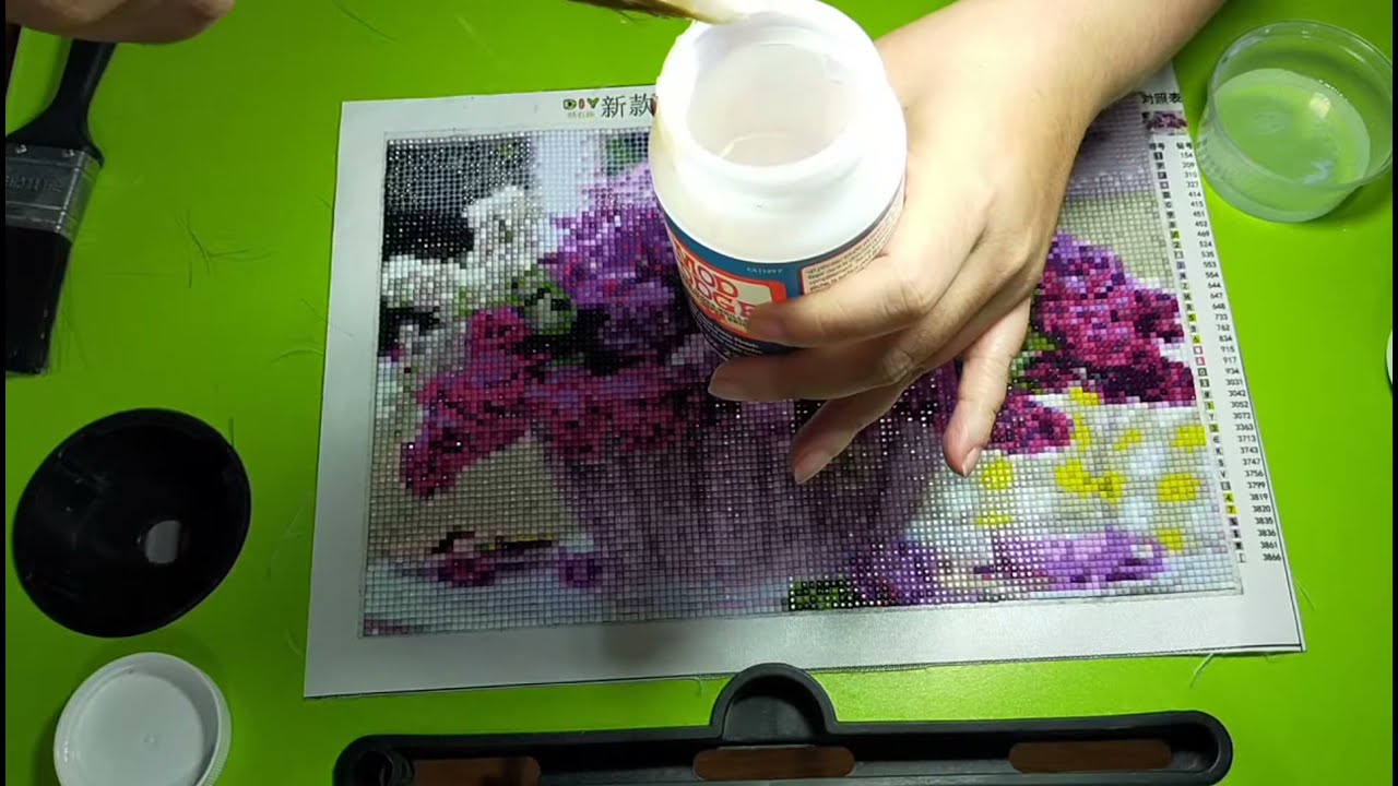 HOW TO SEAL DIAMOND PAINTINGS USING MOD PODGE SUPER GLOSS || Diamond Art Addicts