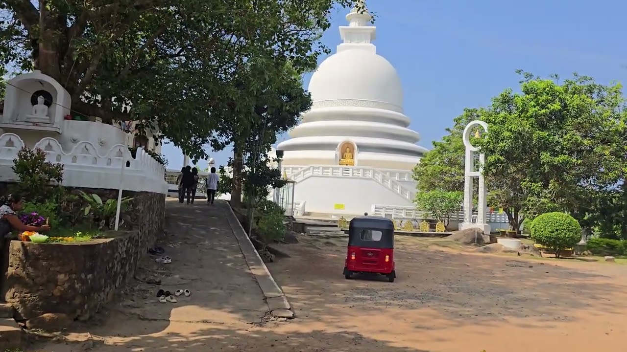 Едем на тук-туке в Унаватуну, Храм Japanese Peace Pagoda-Rumassala, Шри-Ланка 