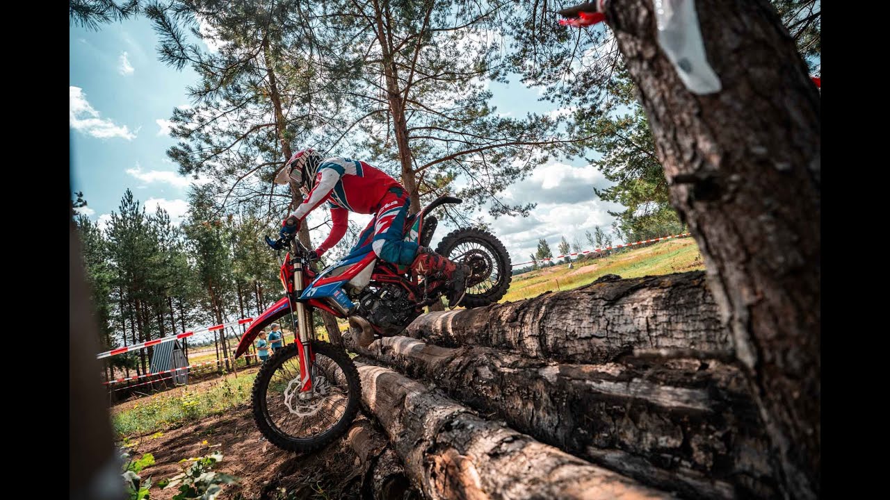 Hard Enduro Lietuvos čempionato etapas Uoginiuose: kova ir kritimai