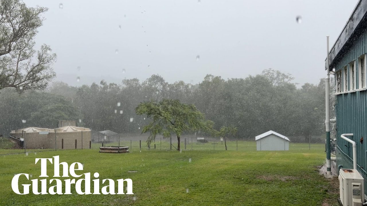Winds and heavy rain hit Coen in far north Queensland as Cyclone Narelle makes landfall