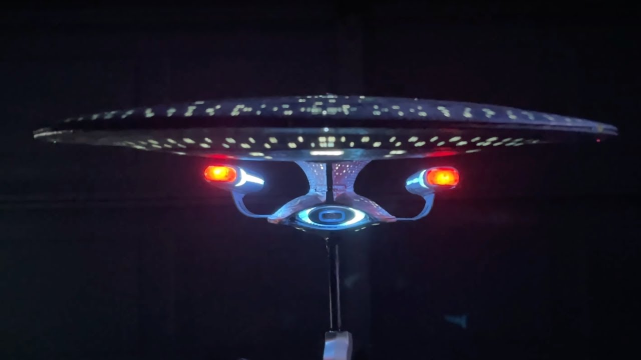 AMT 1/1400 Scale Star Trek TNG NCC-1701-D USS Enterprise Model