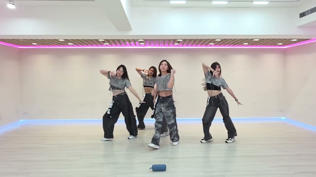 36周五1030忠孝Meovv - Burning up 