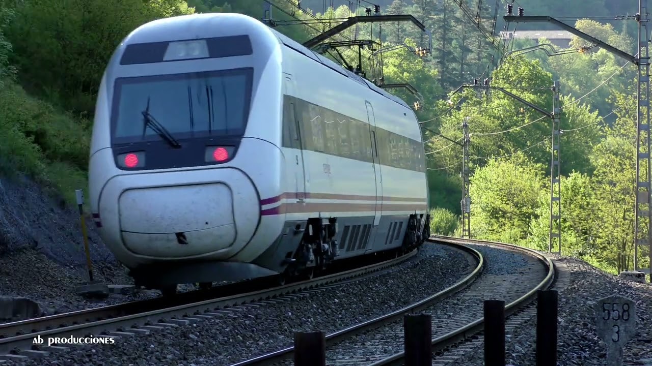 TRENES RENFE y PRIVADAS en tránsito (Sonido Directo) (UHD 4K)