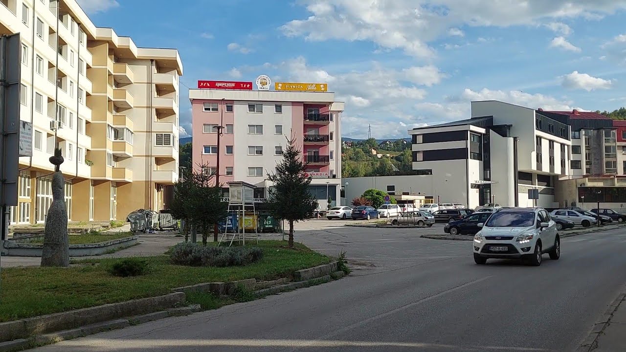 Šetnja kroz Novi Travnik ulicom kralja Tvrtka.  17.9.2023.g.