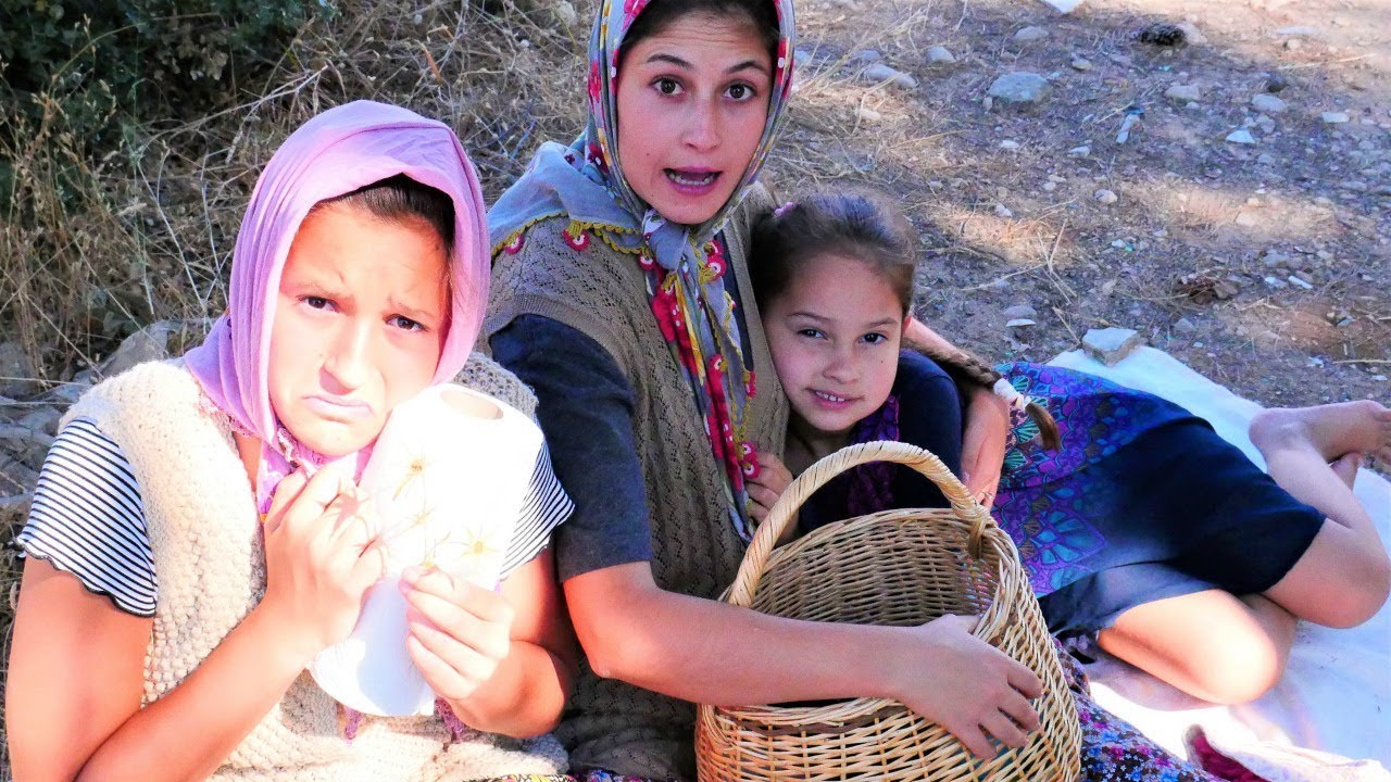 Fındık ailesi. Babaanne ve büyük teyze piknikte birbirlerini kaybediyorlar
