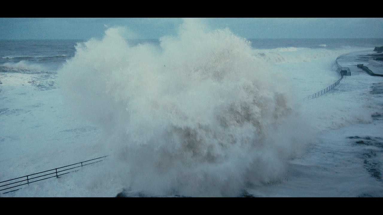 Massive Waves at Whitley Bay & Tynemouth [4K]