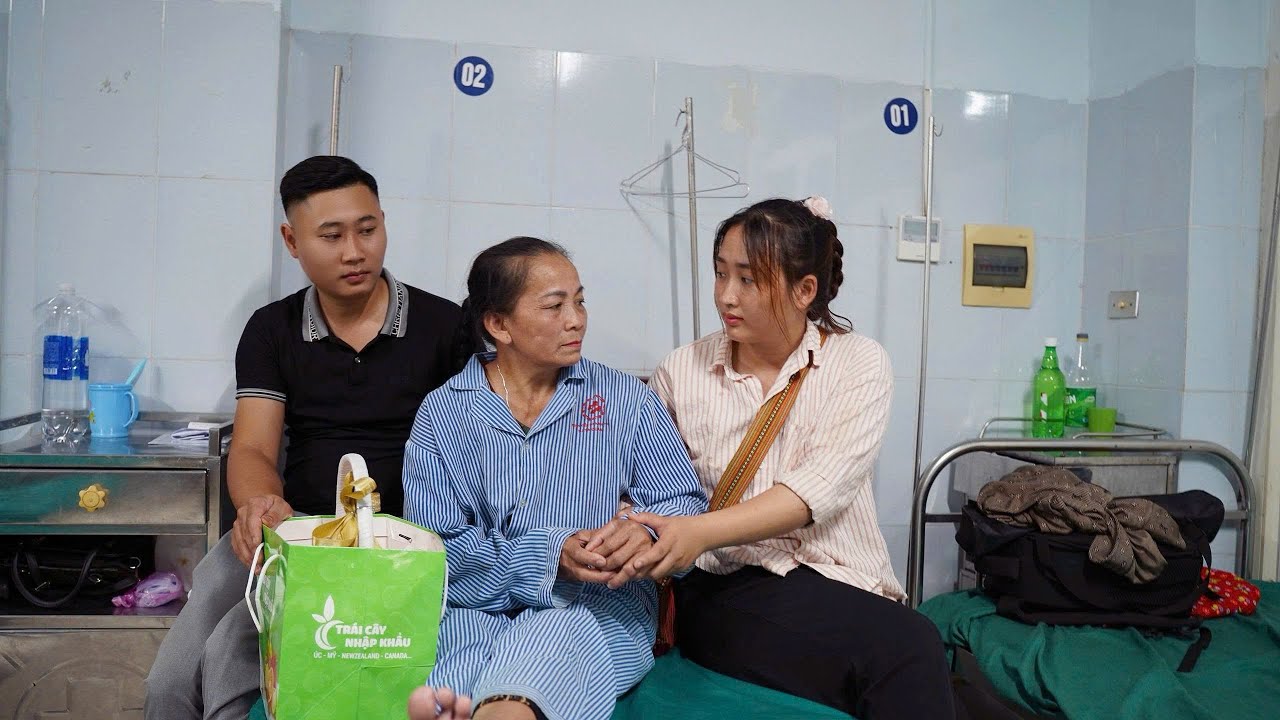 The woman burst into tears when she saw CEO Tuan and his single mother travel 150km to visit her.