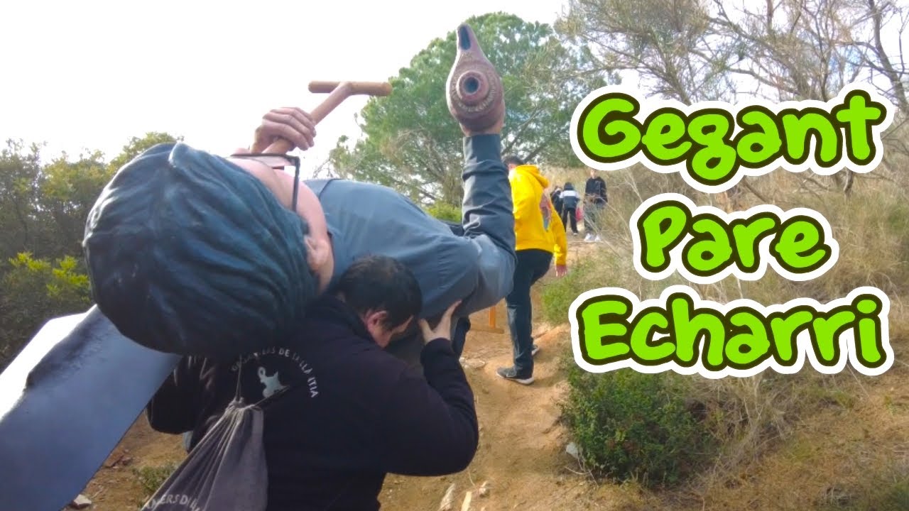Pujada del gegant Pare Echarri a la Muntanya de la Creu. Mataró.